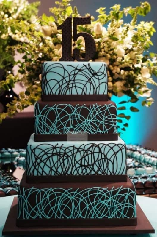 bolo simples chá de bebê azul e marrom