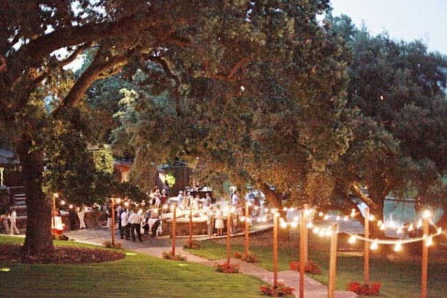 casamento ao ar livre a noite com luzes