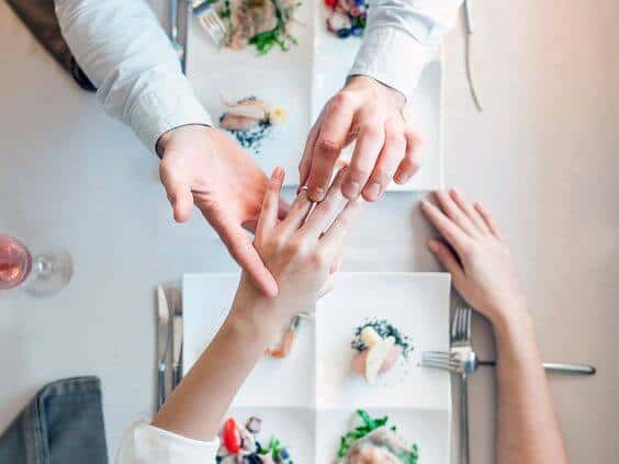 como fazer pedido de casamento no restaurante