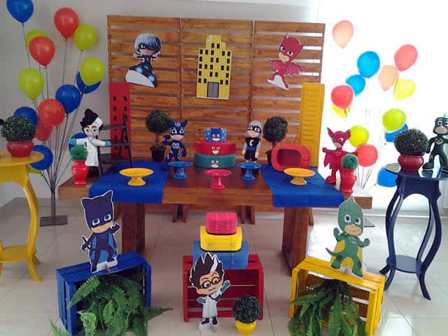 como montar uma festa pj masks simples