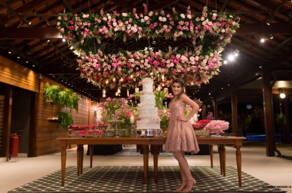 cores para festa 15 anos rosa com flores