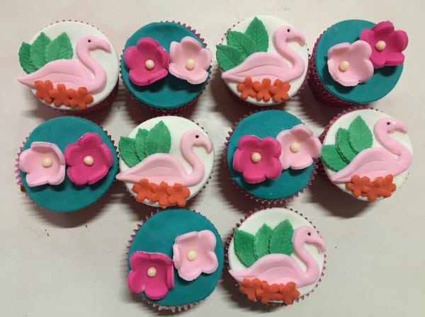 cupcake flamingo com detalhes