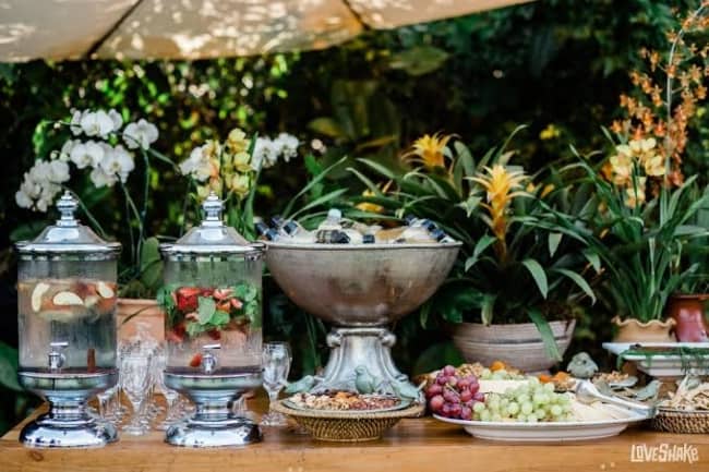 mesa para cardapio para casamento ao ar livre