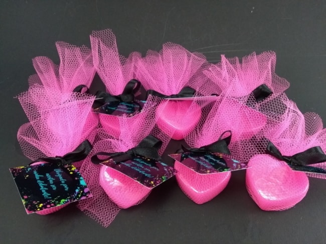 sabonetes lembrancinha neon