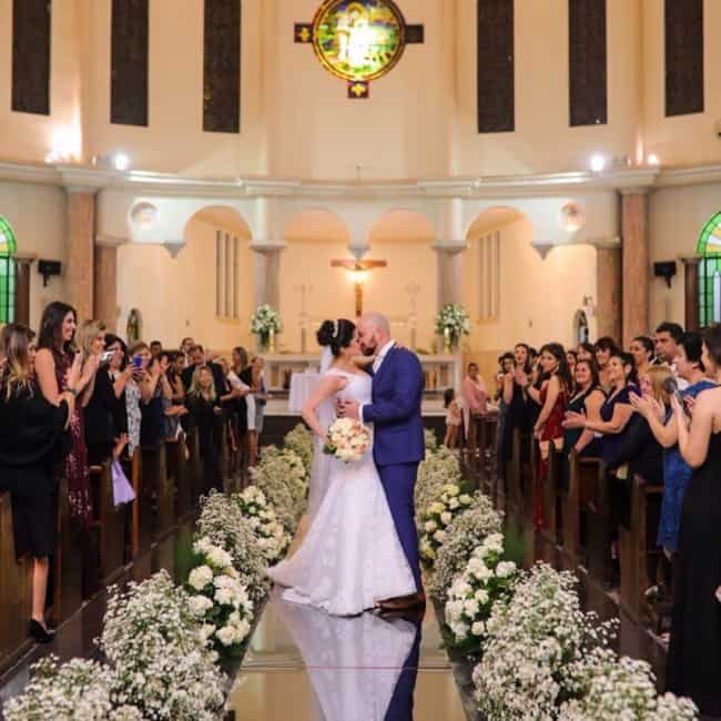 Igreja com tapete espelhado