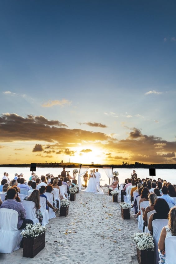 Inspiração de casamento na praia no por do sol