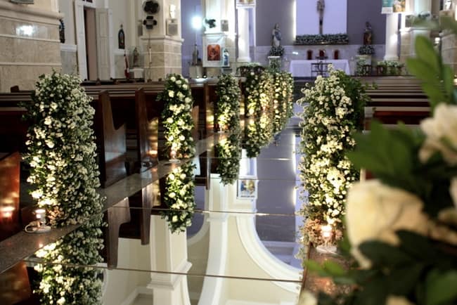 Tapete espelhado em casamento na igreja