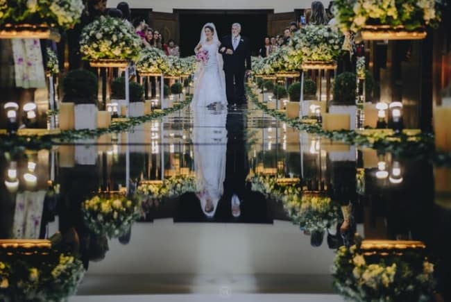 Tapete espelhado em casamento religioso