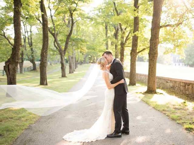 foto de casamento simples no campo