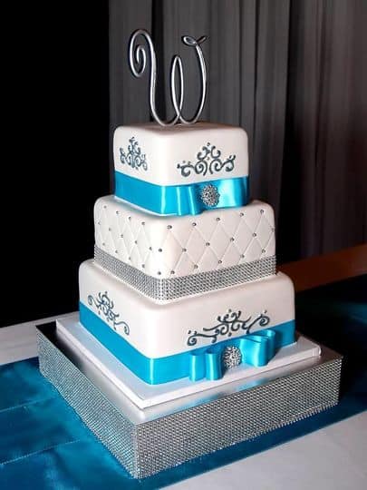 ideias de bolo quadrado azul e branco