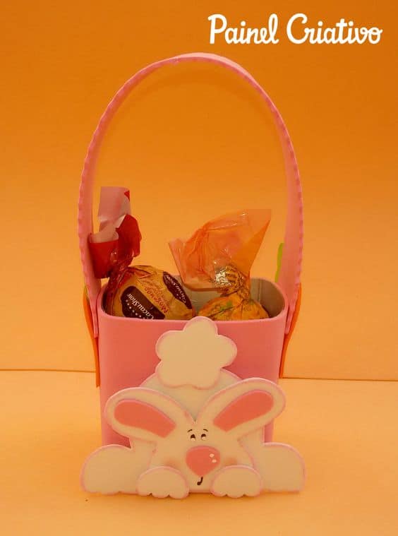 caixinha de chocolates decorada com EVA