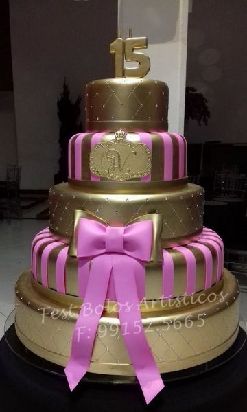 bolo de 15 anos rosa e dourado