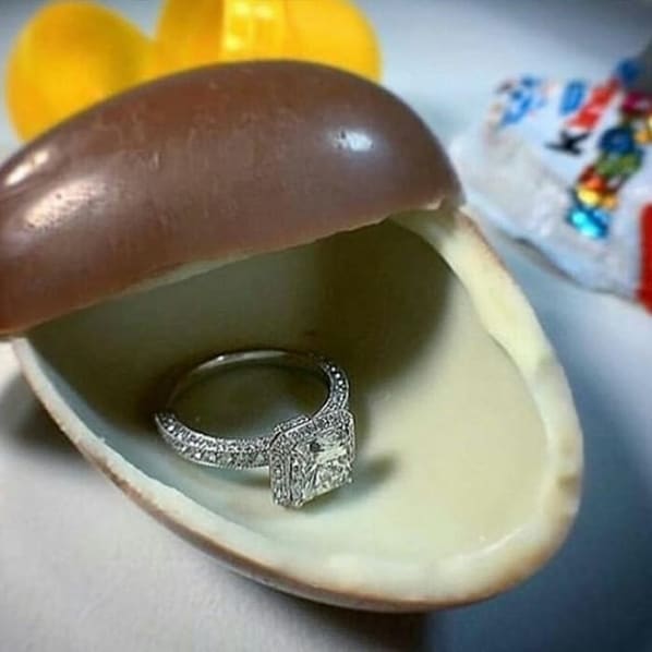 presente de páscoa com pedido de noivado