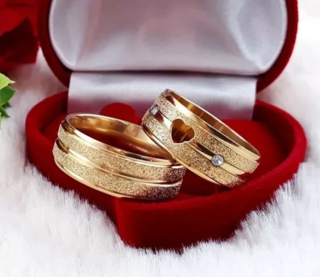 Fotos de alianças com coração