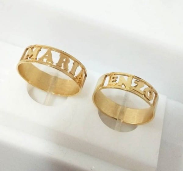 Fotos de alianças com nome gravado