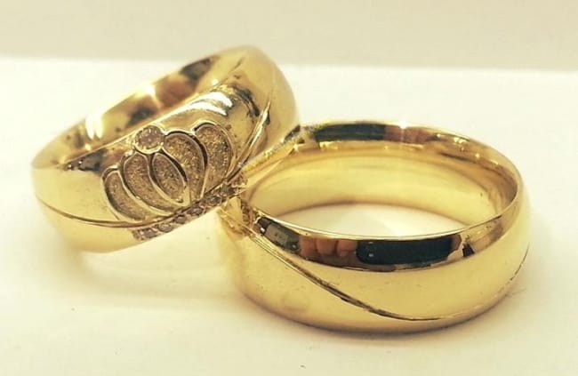 aliança criativa com coroa