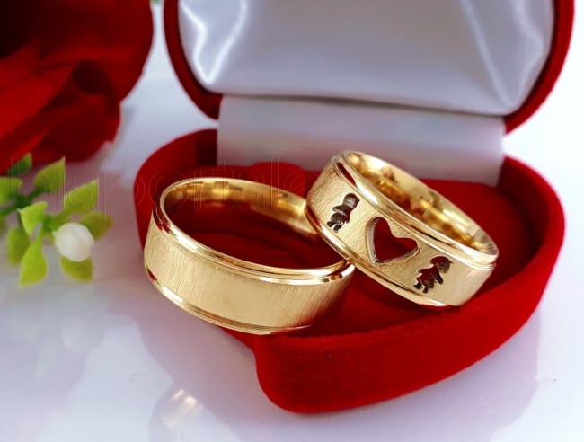 alianças com coração