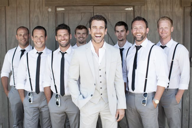 Traje dos padrinhos com suspensório