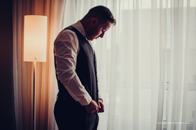 foto de making of do noivo em hotel