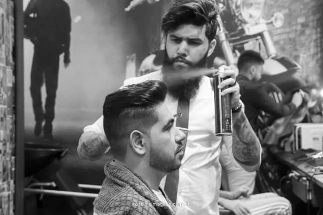 fotos de dia do noivo na barbearia