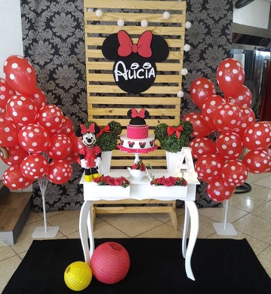 chá de bebê da Minnie vermelha