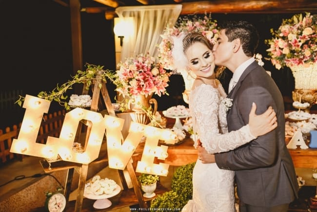 Decoração de casamento evangélico com decoração com flores5