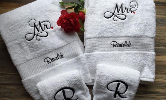 Jogo de toalhas personalizadas para presente de casamento criativo4