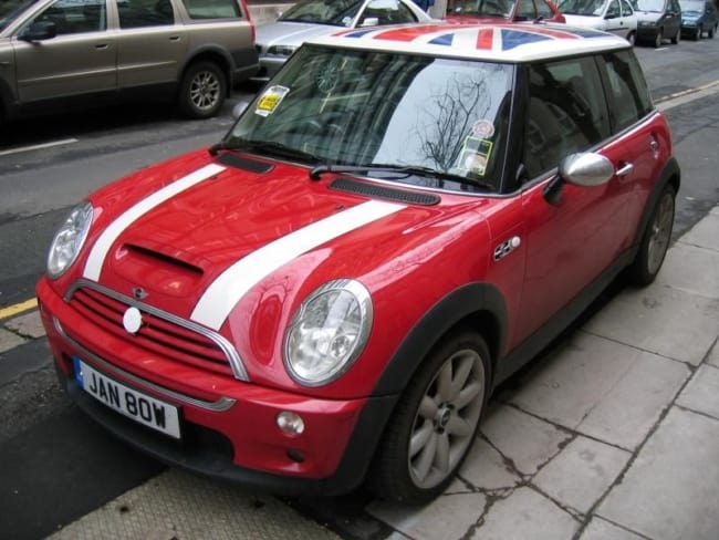Mini Cooper vermelha