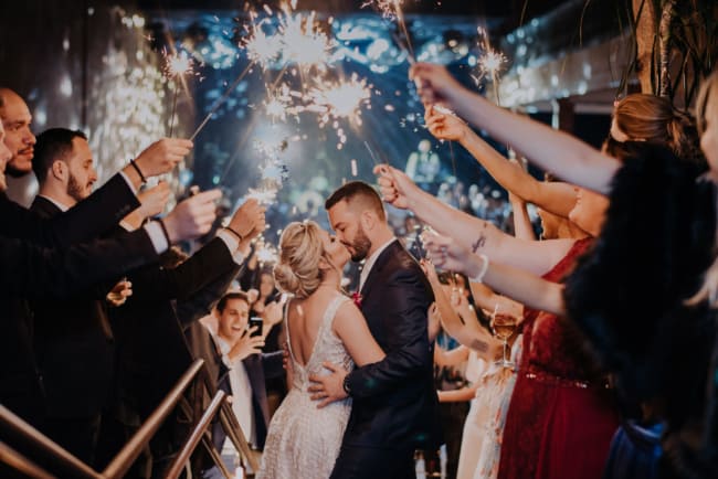 como fazer Saída dos noivos com sparkles