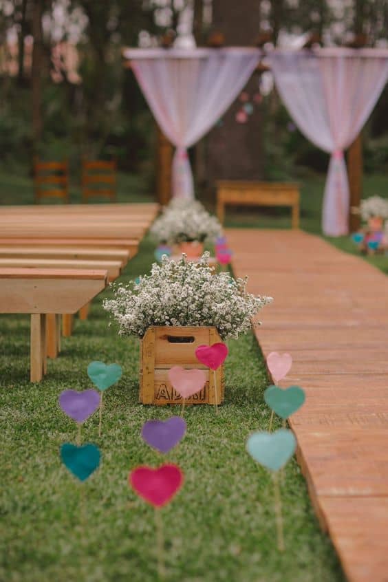 decoração DIY de cerimônia de casamento ao ar livre