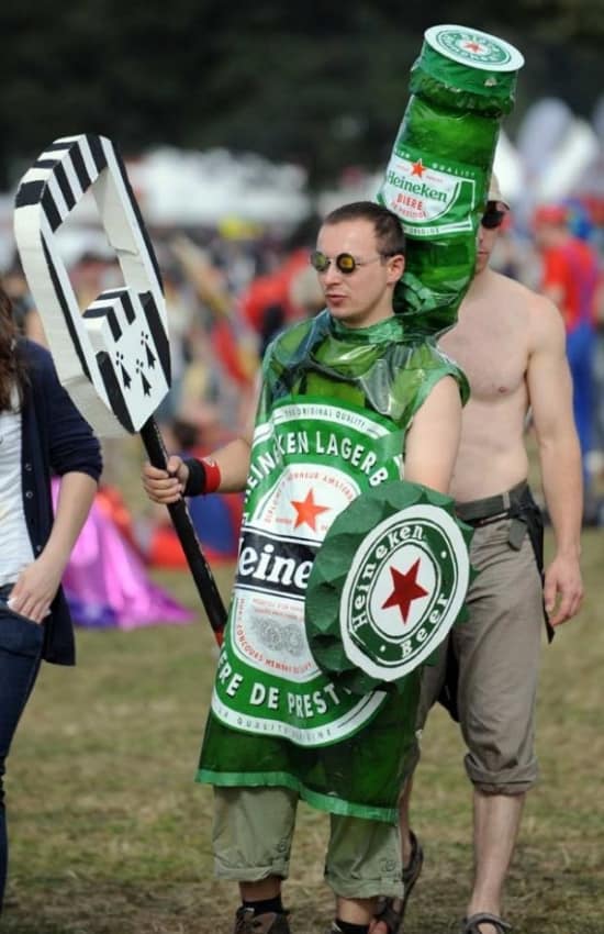 fantasia masculina de garrafa de Heineken