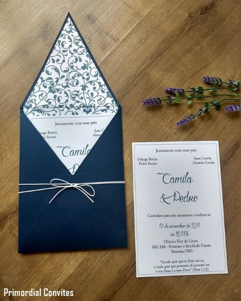 convite de casamento com envelope azul marinho