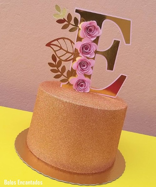 glow cake rose gold com topo de papel