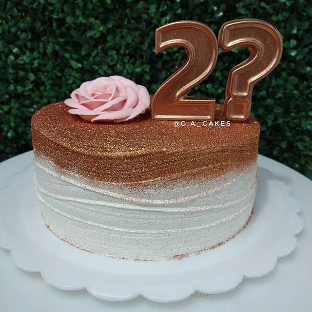 bolo decorado com glitter rose gold