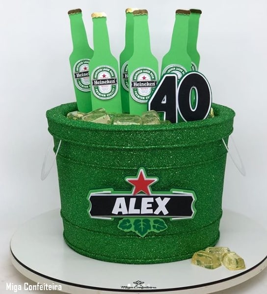 bolo baldinho de cerveja com glitter verde