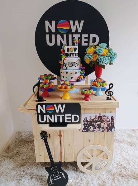 decoracao para festa pequena e simples Now United