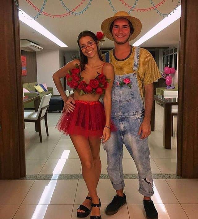 fantasia para casal com flor vermelha e jardineiro
