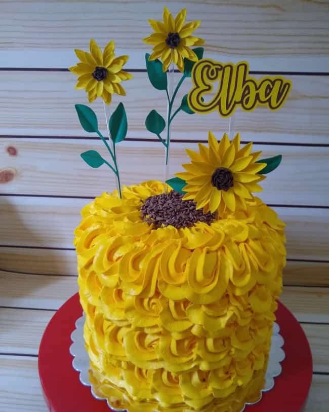 decoracao de bolo com flores de girassol em papel