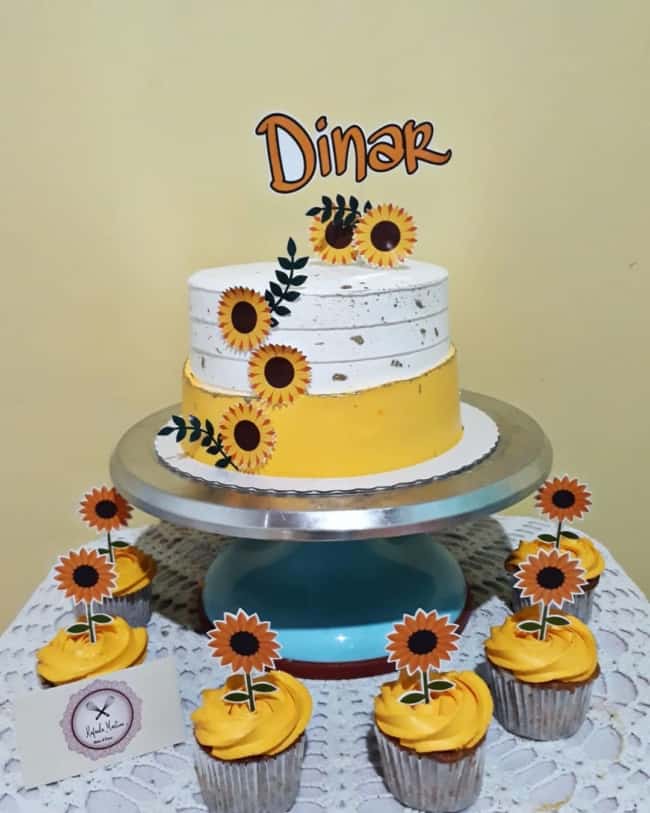 decoracao simples de bolo girassol com topo
