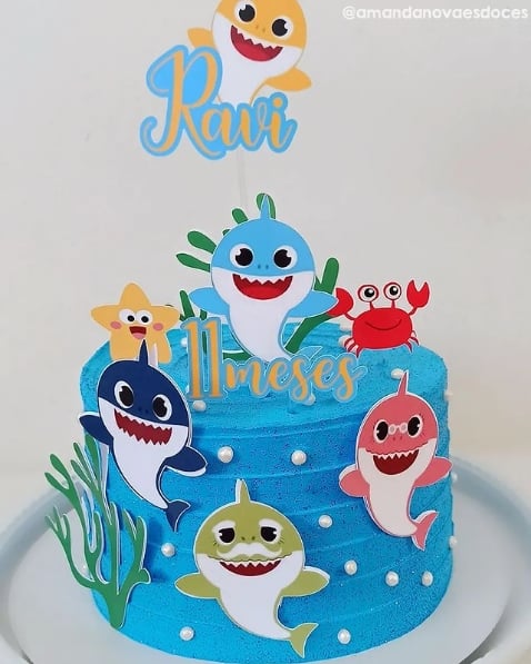 bolo azul com toppers tubaroes
