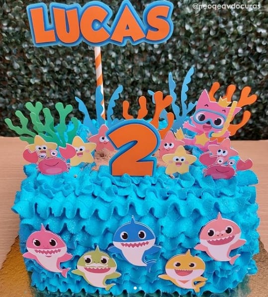 bolo quadrado de chantilly Baby Shark