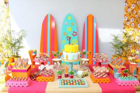 decoração colorida festa havaiana