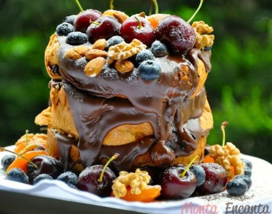 Bolo Decorado com Frutas naked cake chocolate