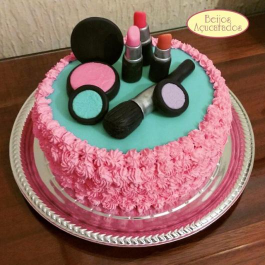 Maquiagem  Bolos de maquiagem, Caixas de cupcake, Bolo com plaquinhas