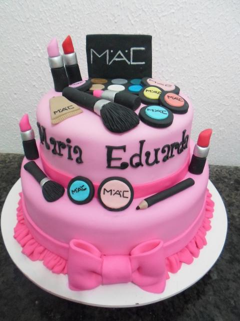 Pink maquiagem  Bolos de aniversário de maquiagem, Bolos de maquiagem,  Decoração criativa de bolo