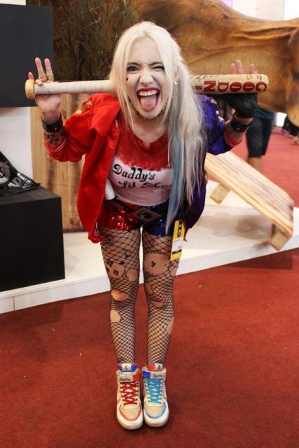 57 anos luz: DIY- Fantasia da Arlequina (Harley quinn) com coisas que você  tem em casa + Maquiagem .