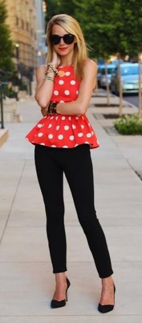 fantasia da Minnie com calça preta e blusa vermelha com bolinha brancas