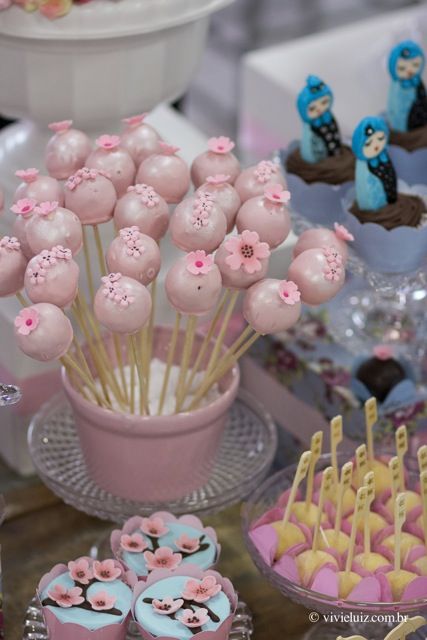 cake pops e cupcakes de festa japonesa