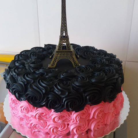 bolo Paris com chantilly preto e rosa