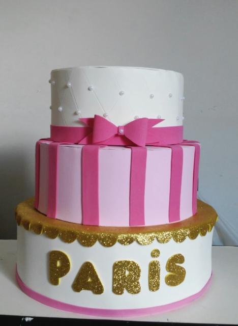 bolo Paris fake branco e rosa 